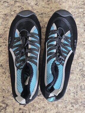 Body Glove Water Shoes Size 6/7 Womens